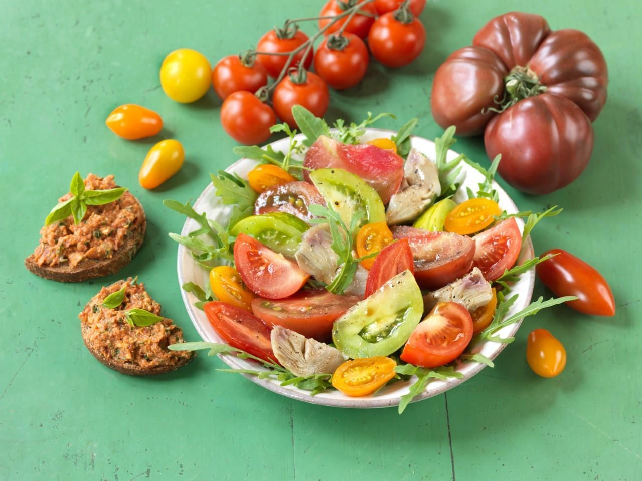 Salade de tomates et sa tartinade provençale Salade de tomates et sa tartinade provençale